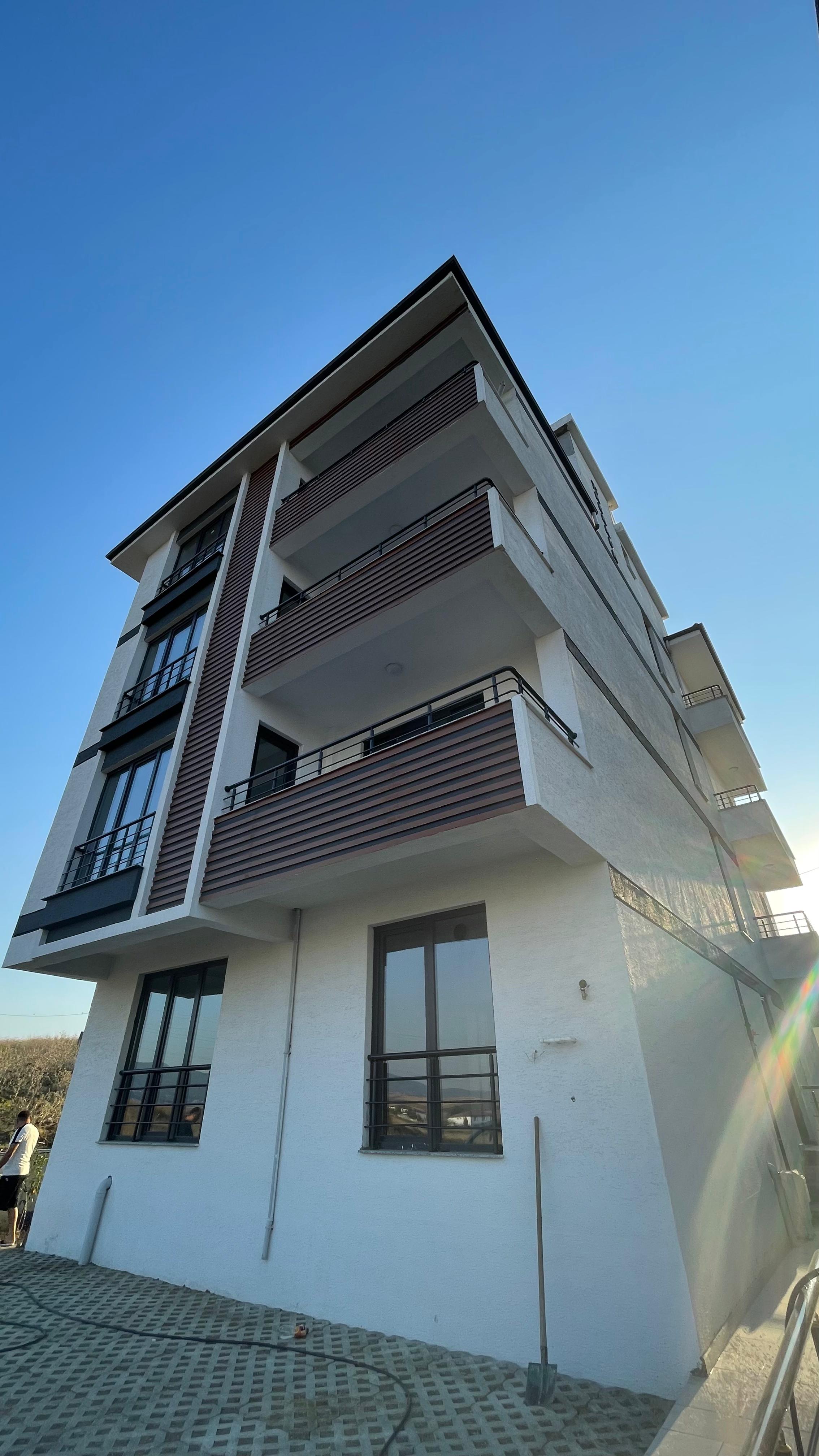 BAYRAKTEPE'DE GİRİŞ KATTA 3+1 FIRSAT SATILIK DAİRE