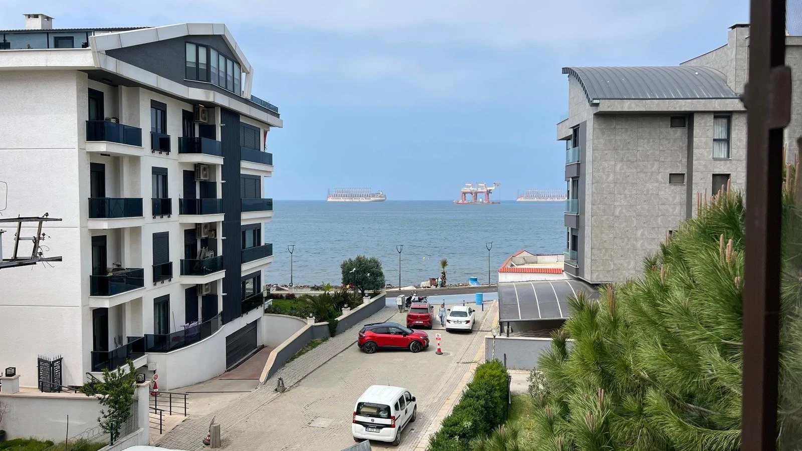 ÇİFTLİKKÖY SAHİL MAH. 3+1 DAİRE