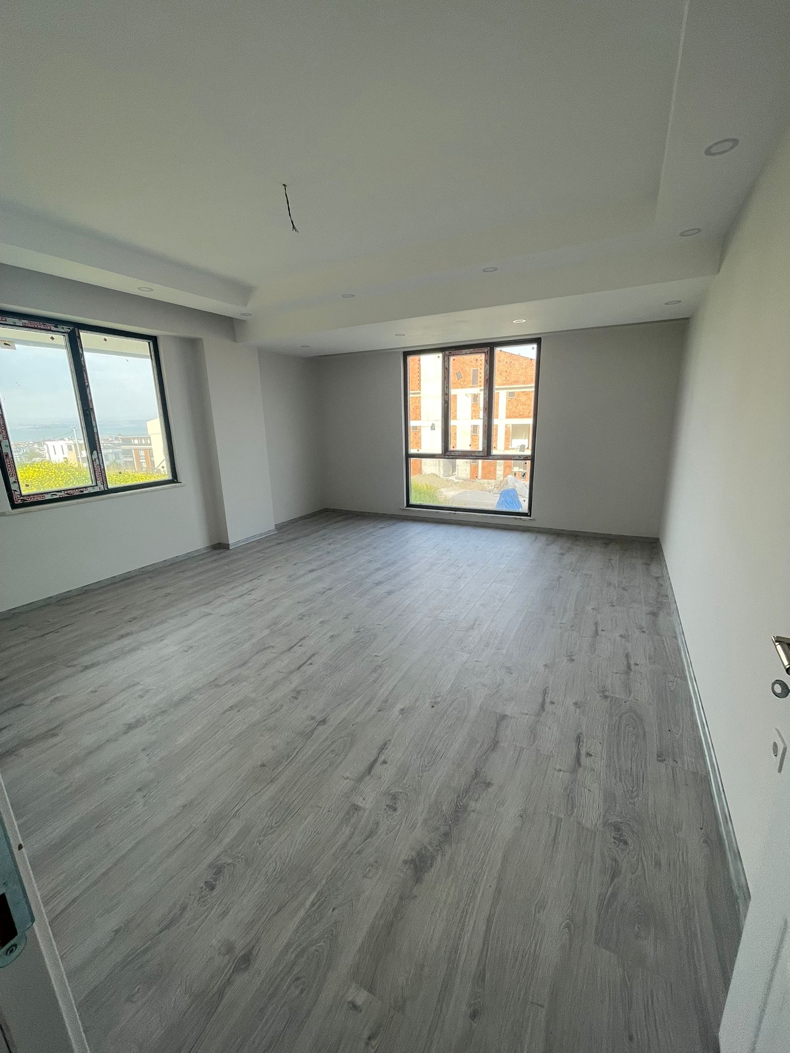 BAYRAKTEPE MAHALLESİ  3+1  YÜKSEK GİRİŞ SIFIR LÜX DAİRE